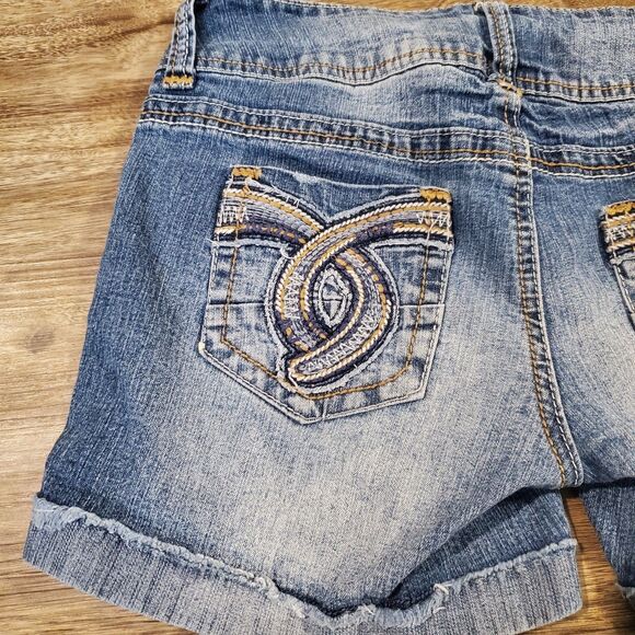 Wallflower Junior's Size 5 Jean Shorts Two Button - Picture 8 of 10